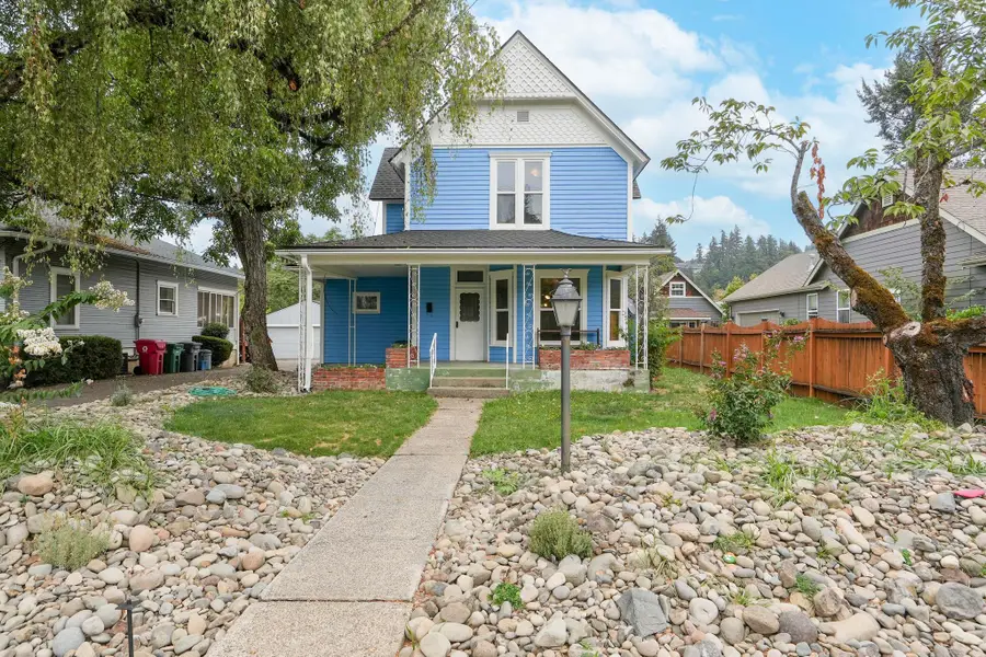 601 S Water St, Silverton, OR 97381 - Image #2