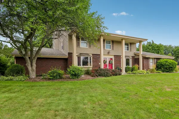W182N8323 Georgetown Dr, Menomonee Falls, WI 53051