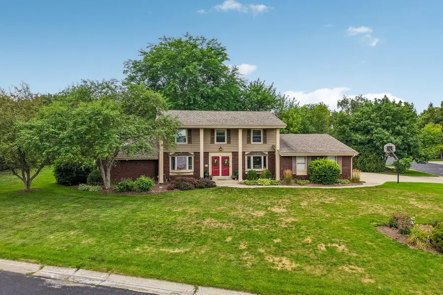 W182N8323 Georgetown Dr, Menomonee Falls, WI 53051 - #2