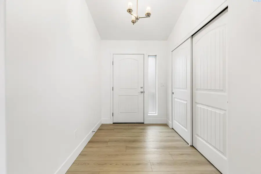 2840 S Roosevelt St, Kennewick, WA 99338 - #3