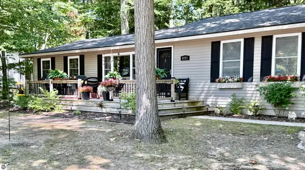 4721 E Sanford Lake, LakeAnn, MI 49650