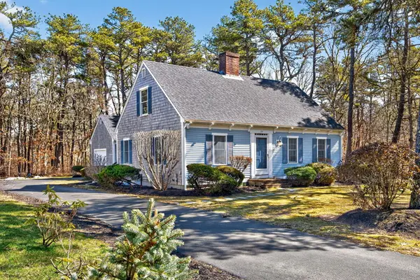 54 Marthas Ln, Harwich, MA 02645