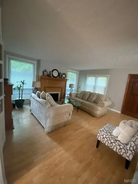 235 N Dellwood Road, Saint Louis, MO 63135 - #3