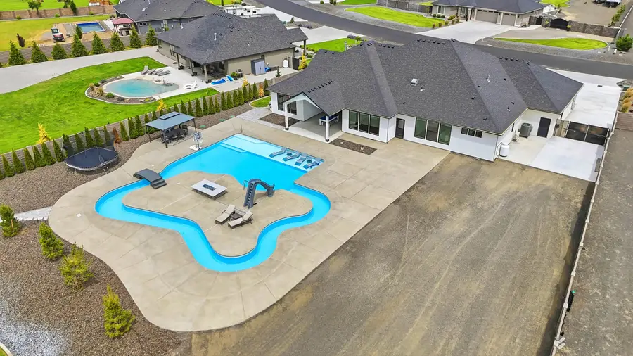 14751 S Furlong Ln, Kennewick, WA 99338 - #2