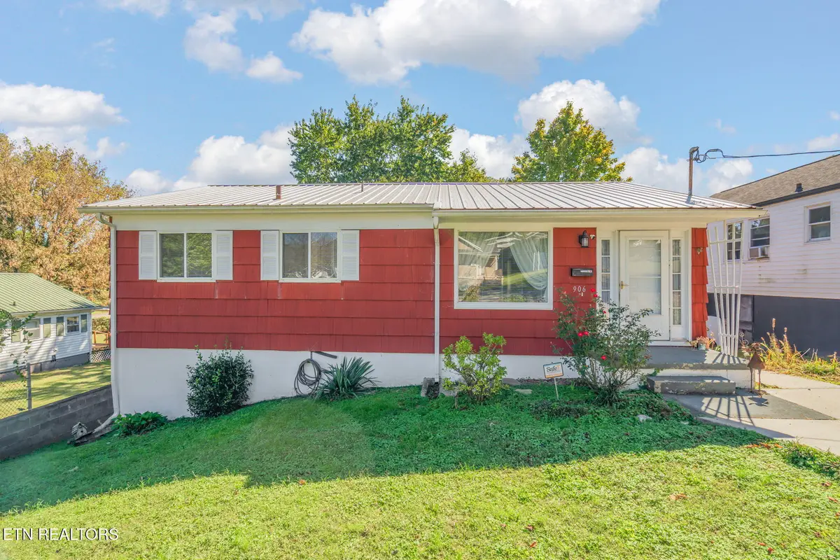 906 Cumberland St., Harriman, TN 37748 - #1