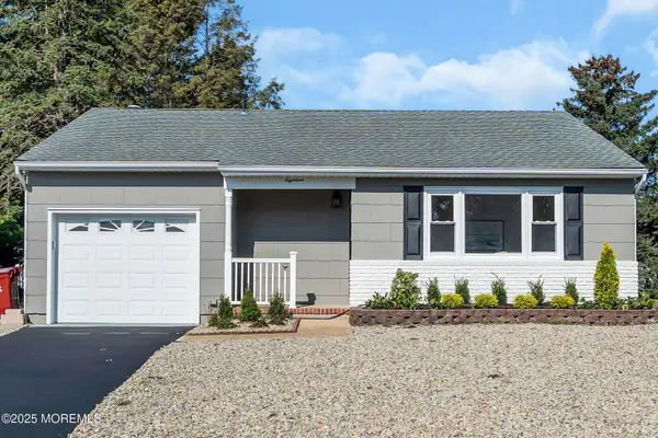 18 Gower Road, Toms River, NJ 08757