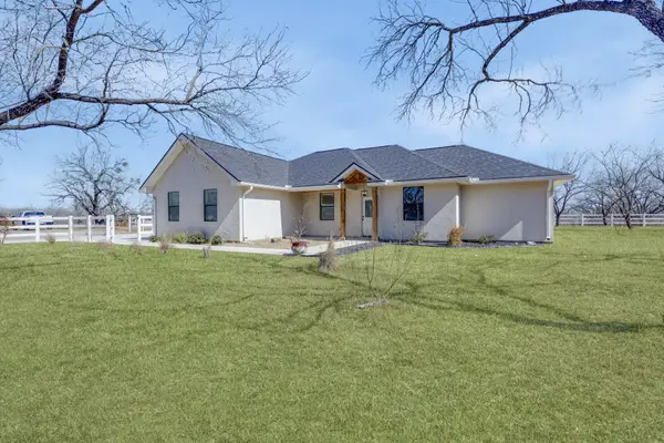 16282 Fm 472, Bigfoot, TX 78005