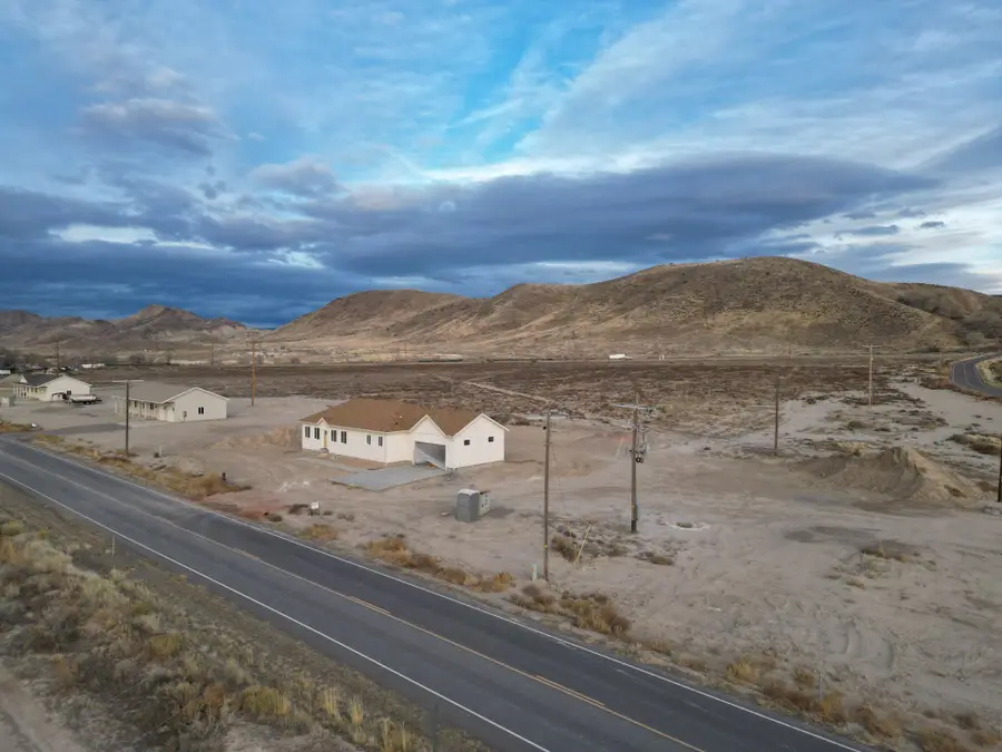733 S Black Knoll Rd, Sigurd, UT 84657 - Image #3