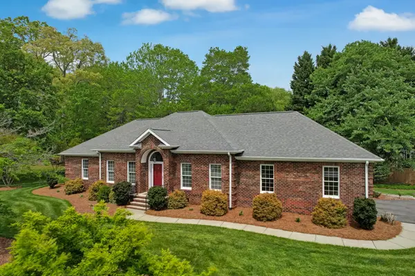 204 W Stonebury Court, Reidsville, NC 27320