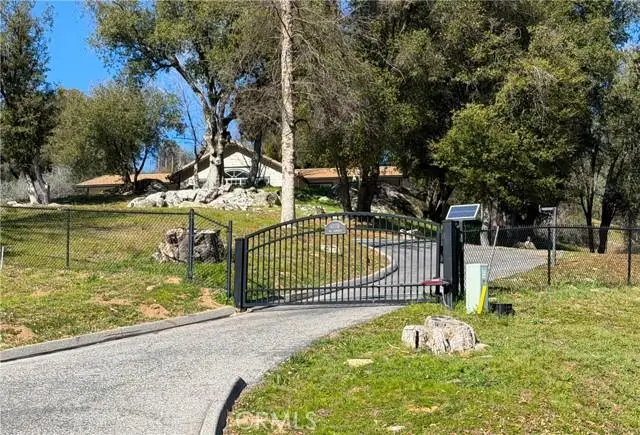 40118 Old Stonegate Court, Oakhurst, CA 93644 - Image #1
