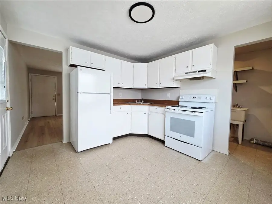 1404 Massachusetts Avenue, Lorain, OH 44052 - #3