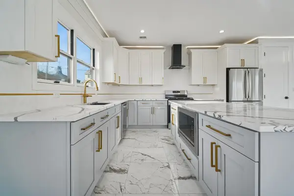 19 Mountain Avenue, Mahwah, NJ 07430
