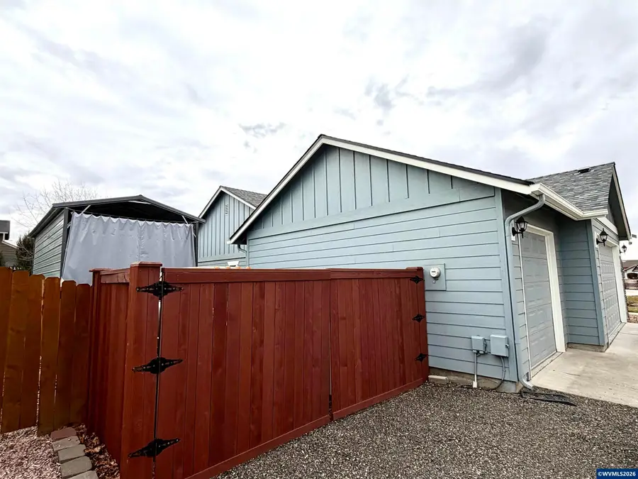 2921 NW 19th Street, Redmond, OR 97756 - #2