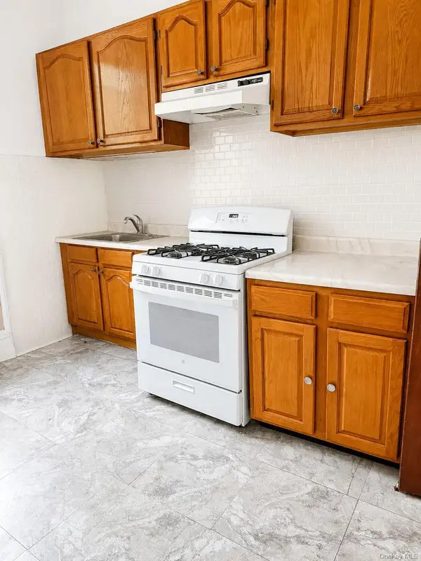 3216 31st Avenue #2nd Floor, Astoria, NY 11106