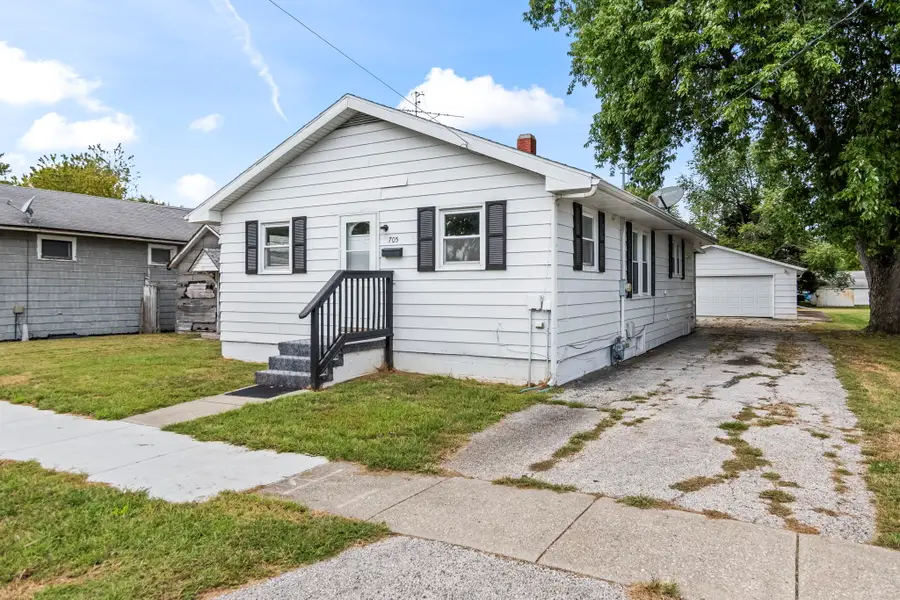 705 E Columbia Street, Litchfield, IL 62056 - #2