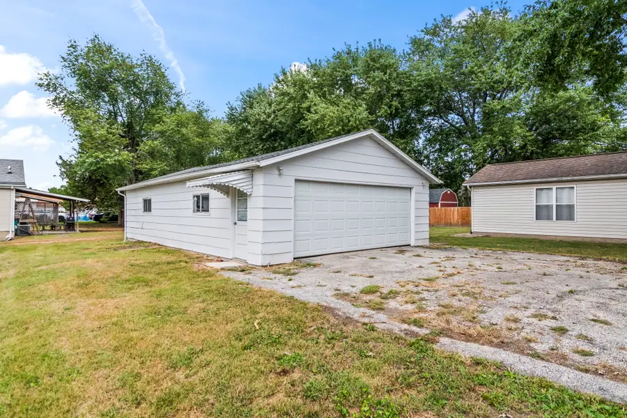 705 E Columbia Street, Litchfield, IL 62056 - #3