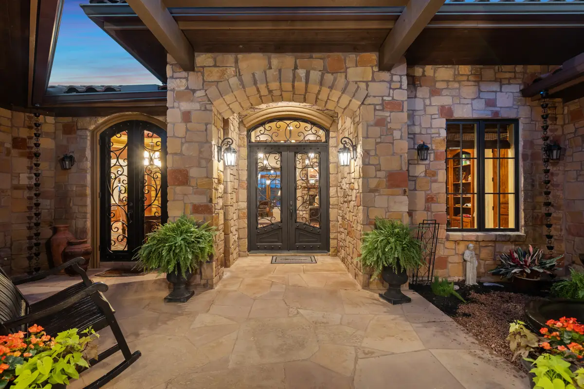 481 Chimney Cove Dr, Marble Falls, TX 78654 - #1