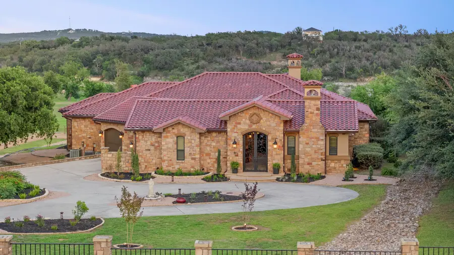 481 Chimney Cove Dr, Marble Falls, TX 78654 - #2
