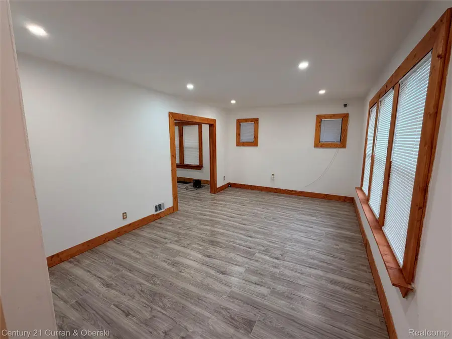 10008 Manor Street, Detroit, MI 48204 - #2