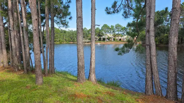 10020 Parker Lake Circle, Navarre, FL 32566
