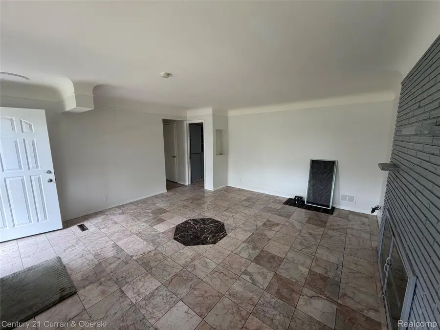 20700 Whitlock Drive, Dearborn Heights, MI 48127 - #2