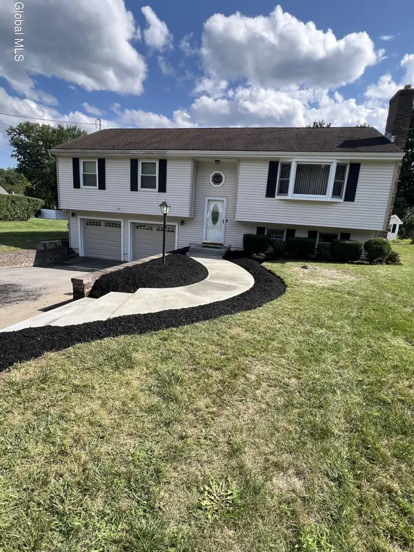 19 Applehouse Lane, Queensbury, NY 12804