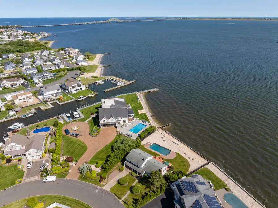 167 Secatogue Lane W, West Islip, NY 11795 - Image #2