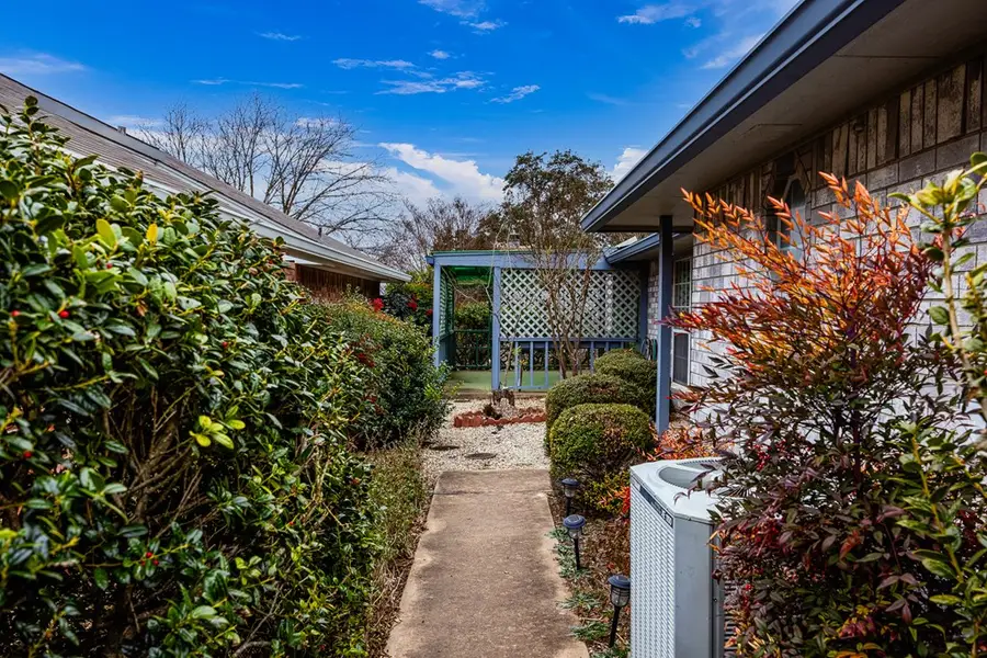 411 Fitch, Kerrville, TX 78028 - #2