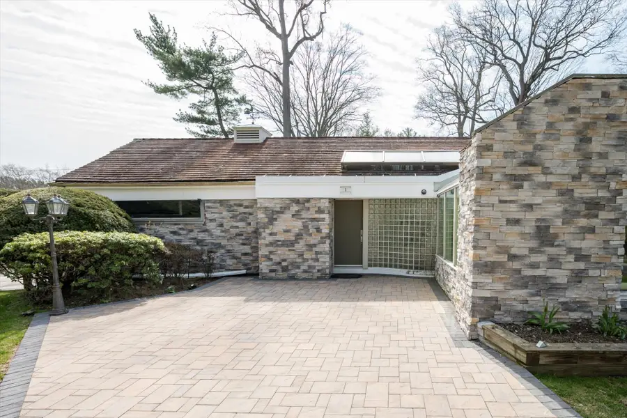 1 Somerset Drive N, Great Neck, NY 11020 - #2