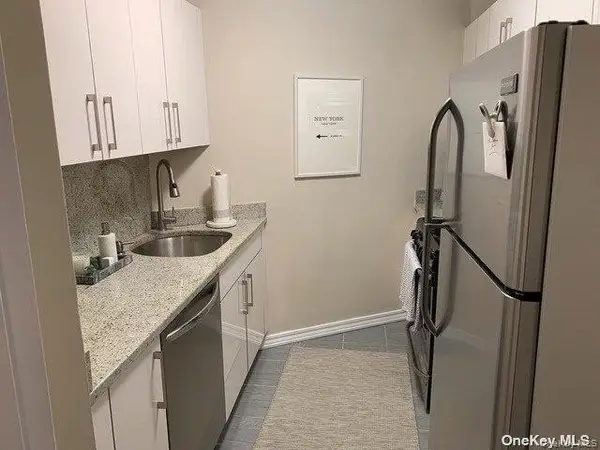 1 Bay Club Drive unit: 4P, Bayside, NY 11360