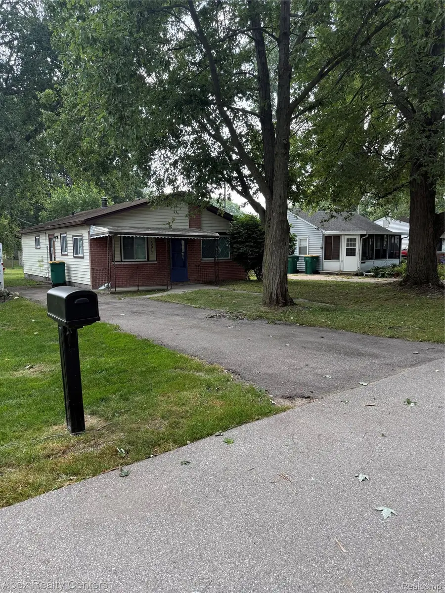 20017 Cornell Avenue, Brownstown, MI 48174 - #3