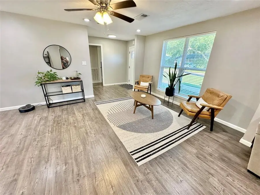 520 Castlelake Drive, Friendswood, TX 77546 - #2