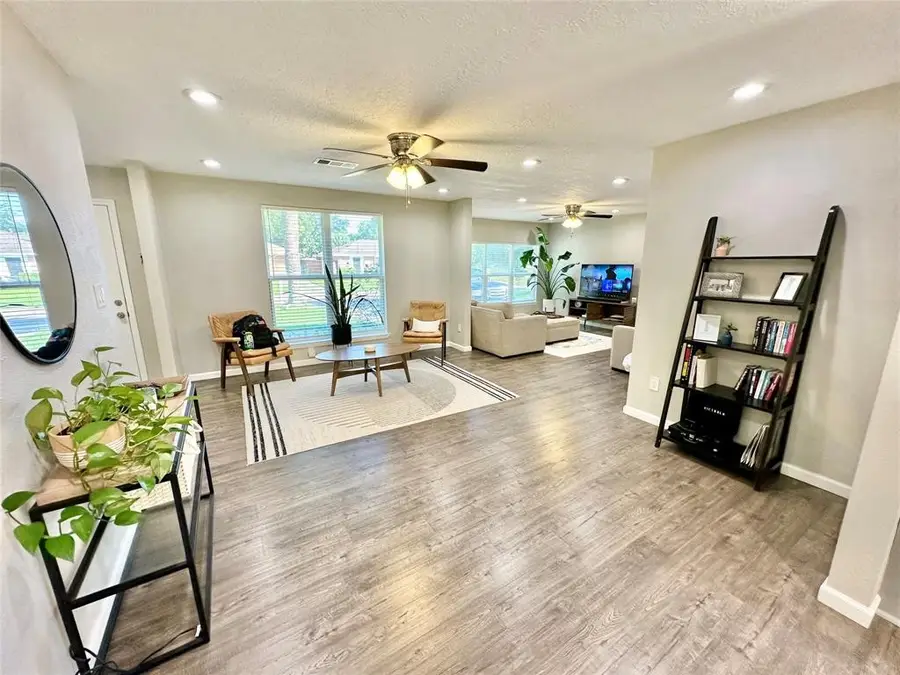 520 Castlelake Drive, Friendswood, TX 77546 - #3