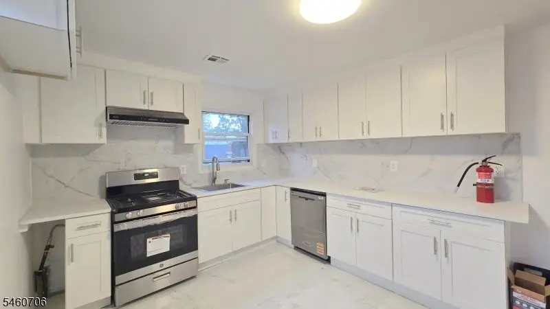 76 Baldwin Pl #2, Belleville, NJ 07109 - #3