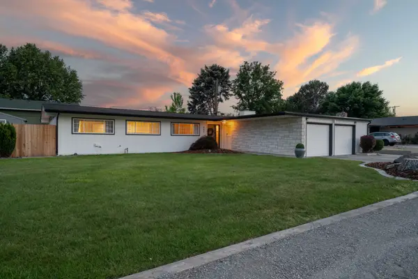 803 W 25th Ave, Kennewick, WA 99337