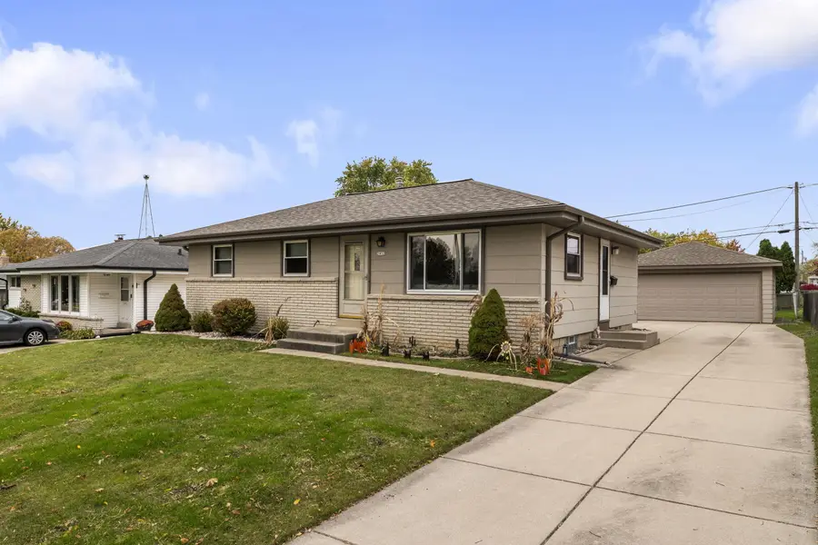 2932 E Dale Ave, Cudahy, WI 53110 - #3