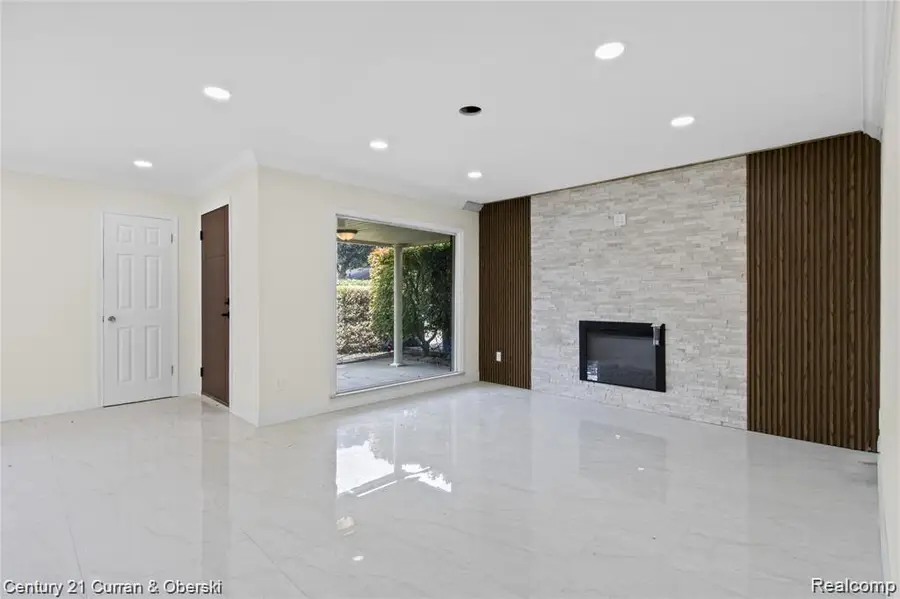 25427 Elon Drive, Dearborn Heights, MI 48127 - #3