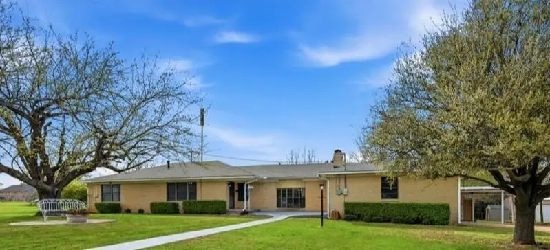 1106 Central Avenue, Bowie, TX 76230 - #1