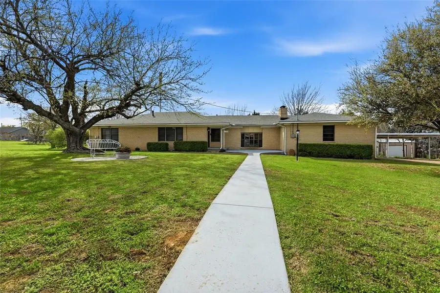 1106 Central Avenue, Bowie, TX 76230 - #2