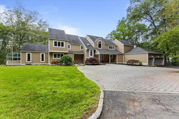 101 Rippling Brook Way, Bernardsville Boro, NJ 07924