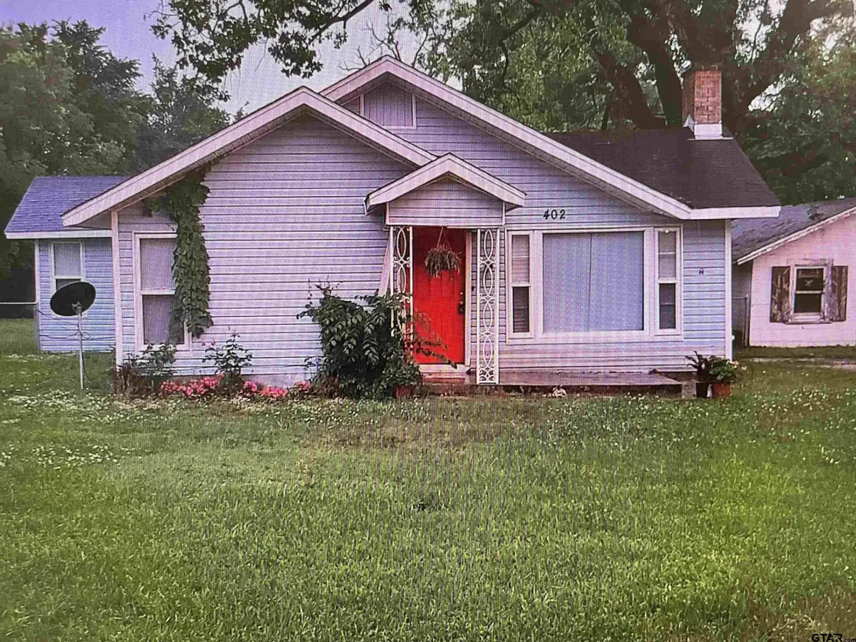 402 Clarksville St, Bogata, TX 75417 - #1