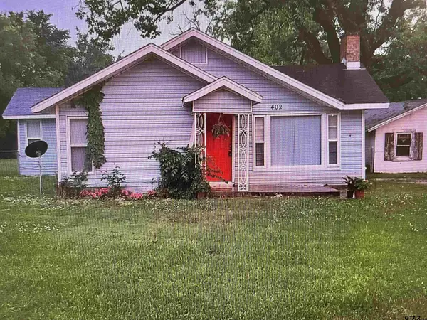 402 Clarksville St, Bogata, TX 75417