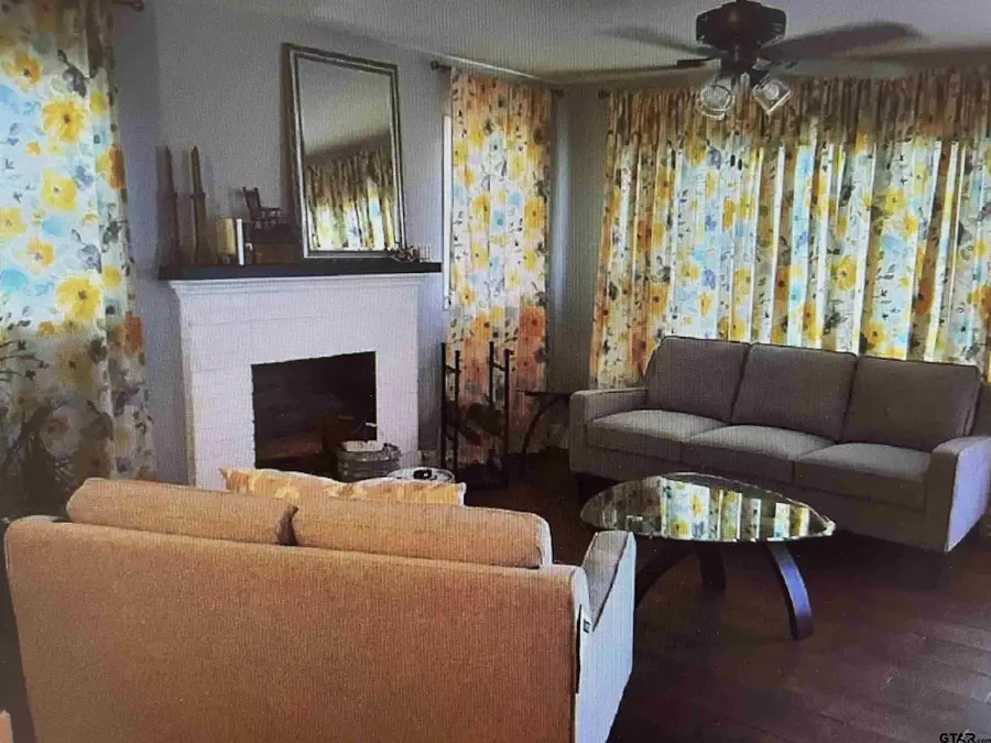 402 Clarksville St, Bogata, TX 75417 - #3