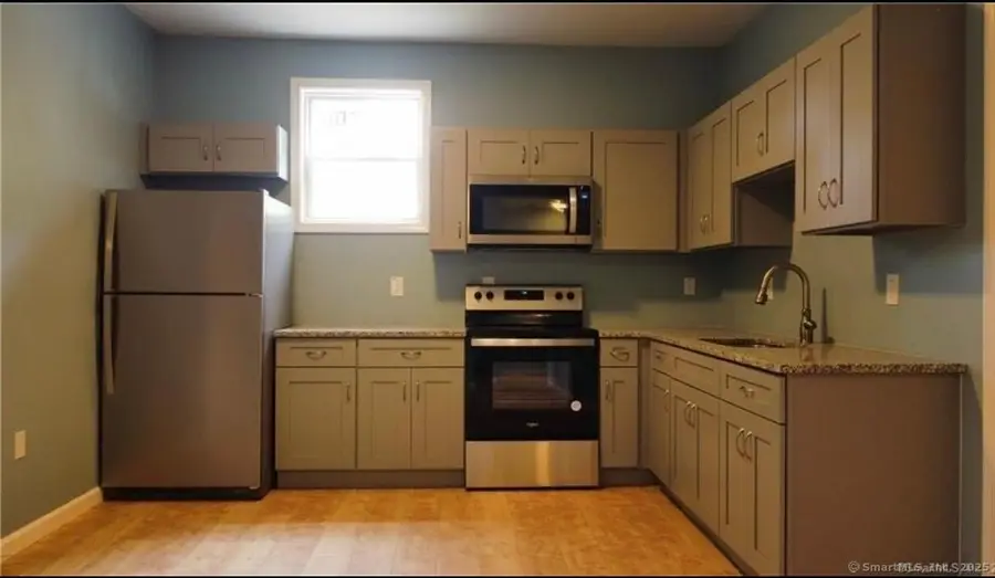 33 Center Street #2nd Floor #2nd Floor, Hartford, CT 06120 - #2