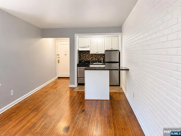 306 Grafton Avenue , 1M, Newark, NJ 07104