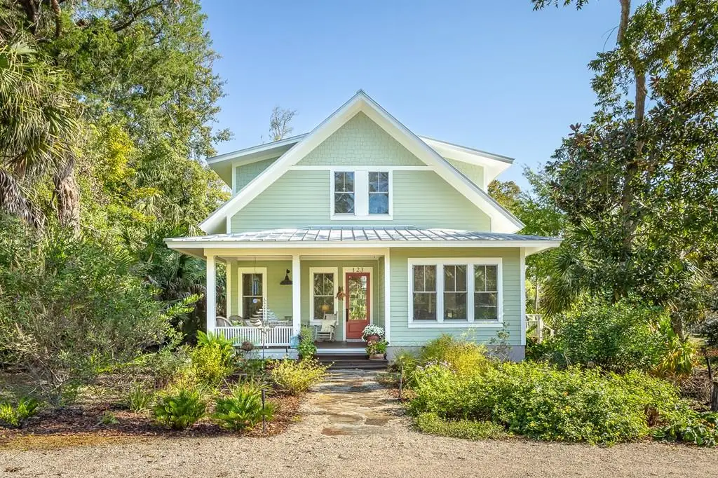 123 8th St, Apalachicola, FL 32320 - #1