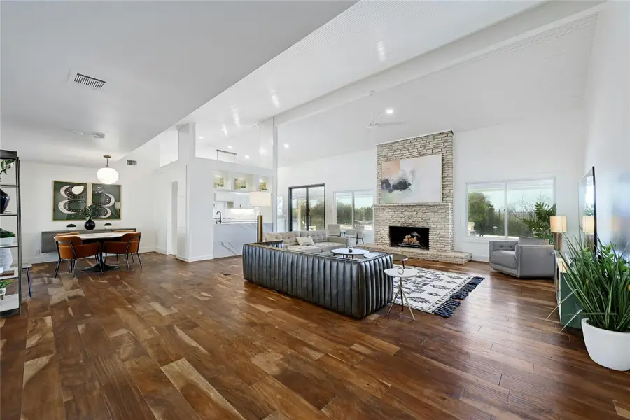 5700 Penick DR, Austin, TX 78741 - Image #3