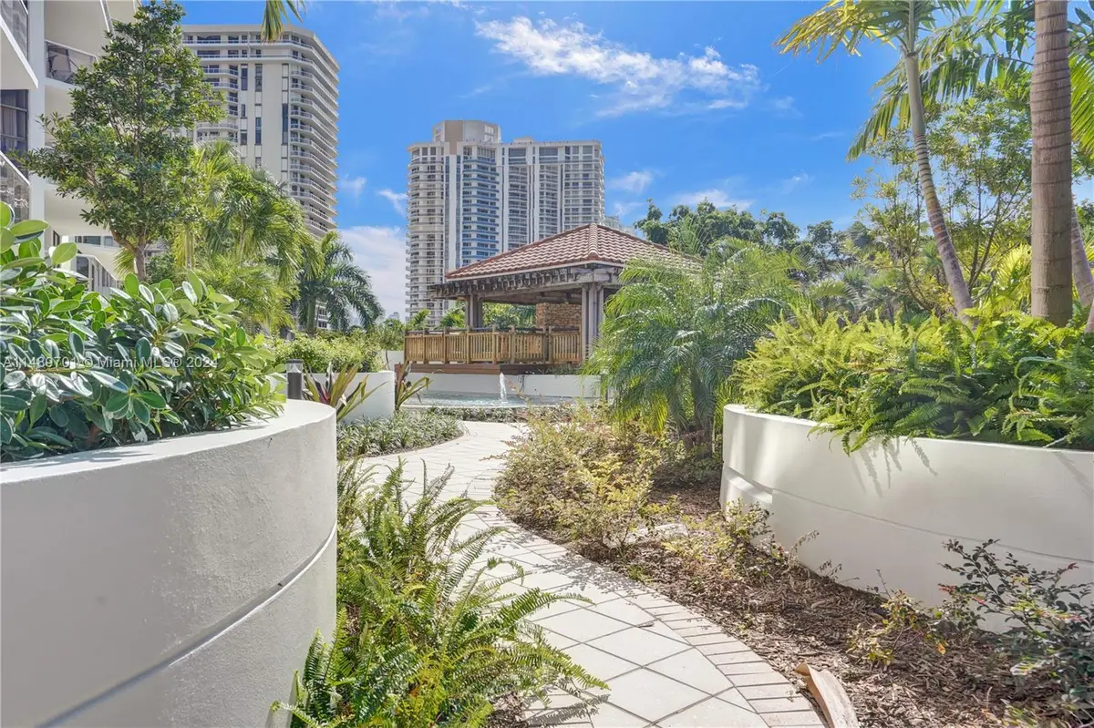 20281 E Country Club Dr #207, Aventura, FL 33180 - #1