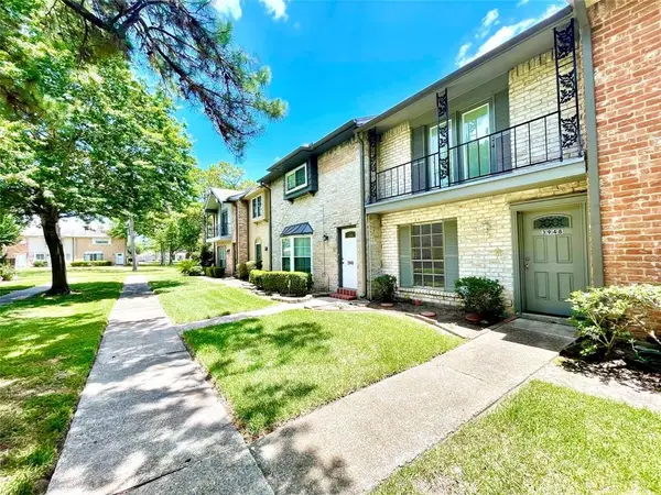 3948 Laura Leigh Drive, Friendswood, TX 77546