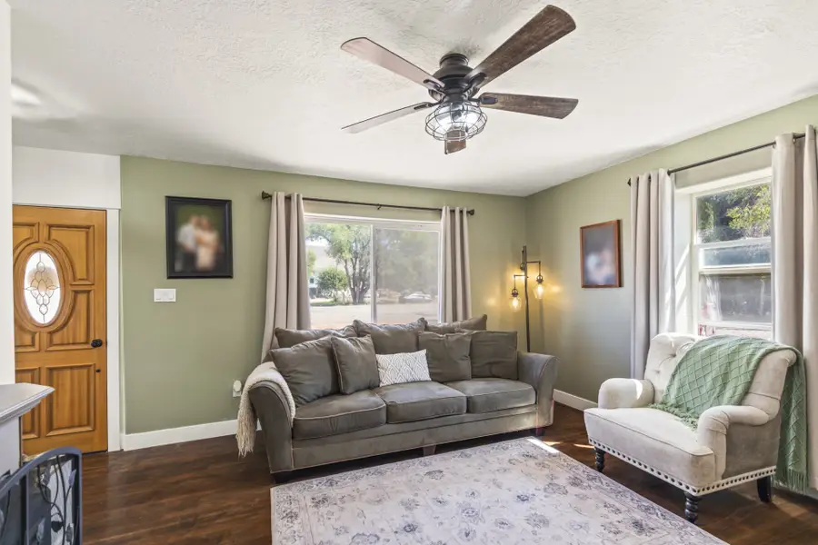 88 S State, Sigurd, UT 84657 - #3